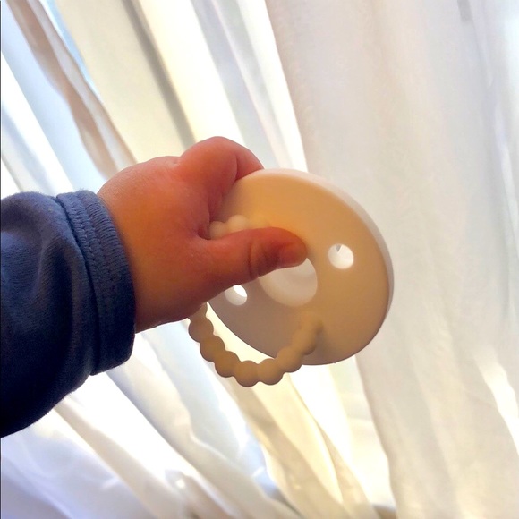 (1) Teething pacifiers - Picture 4 of 9